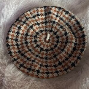 Houndstooth Patterned Beret